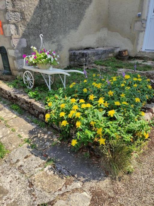 Maison De Charme Avec Jardin Cousance 외부 사진